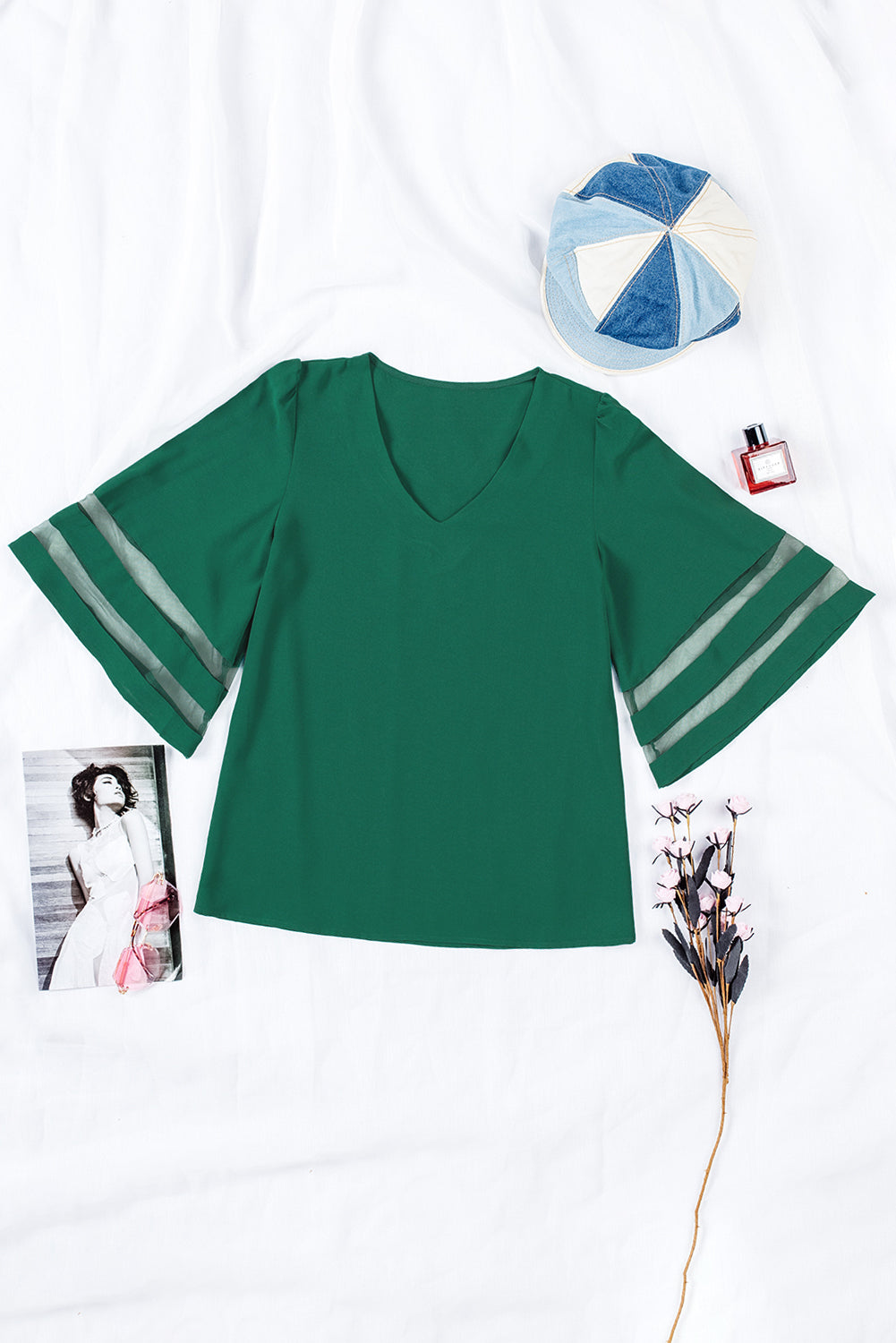 Grüne lockere Bluse mit ausgestellten Ärmeln und V-Ausschnitt