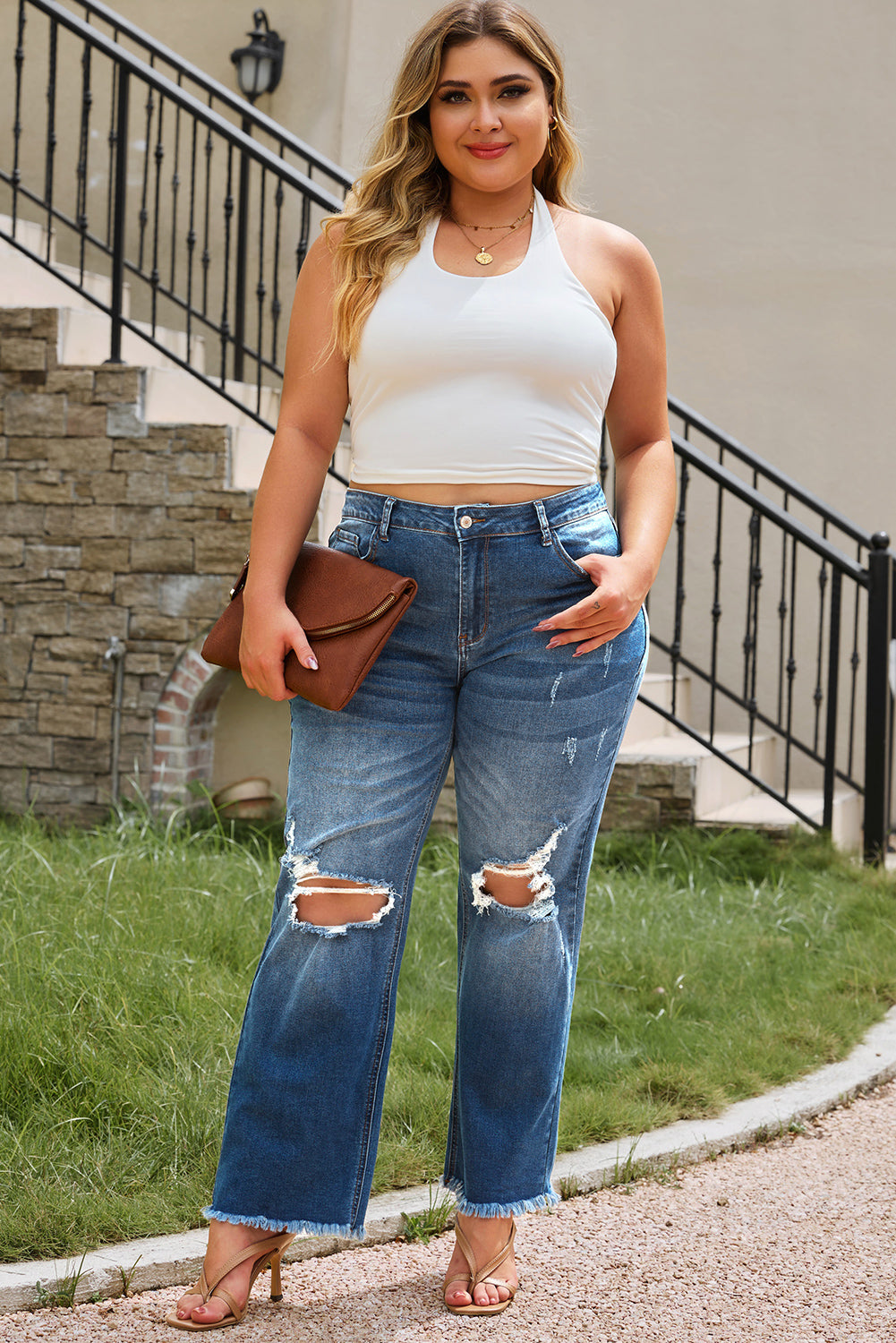 Blaue Distressed-Jeans mit offenem Knie in Übergröße