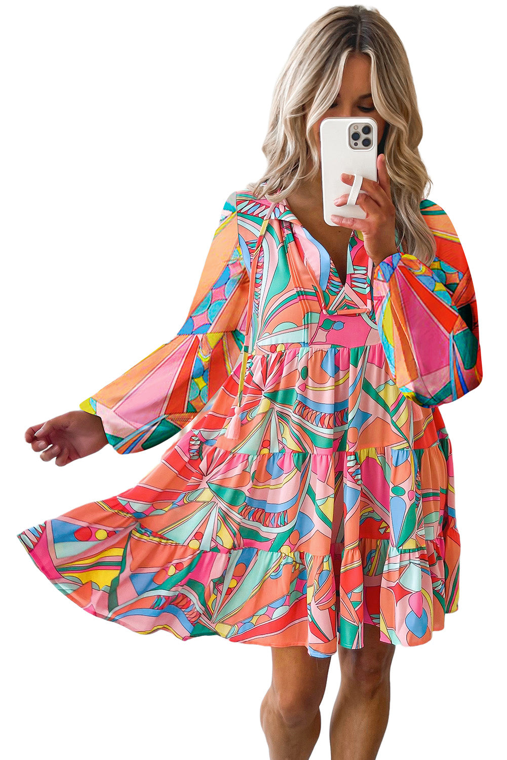 Večbarvna mini obleka z geometrijskim vzorcem z razcepljenim ovratnikom in naborki