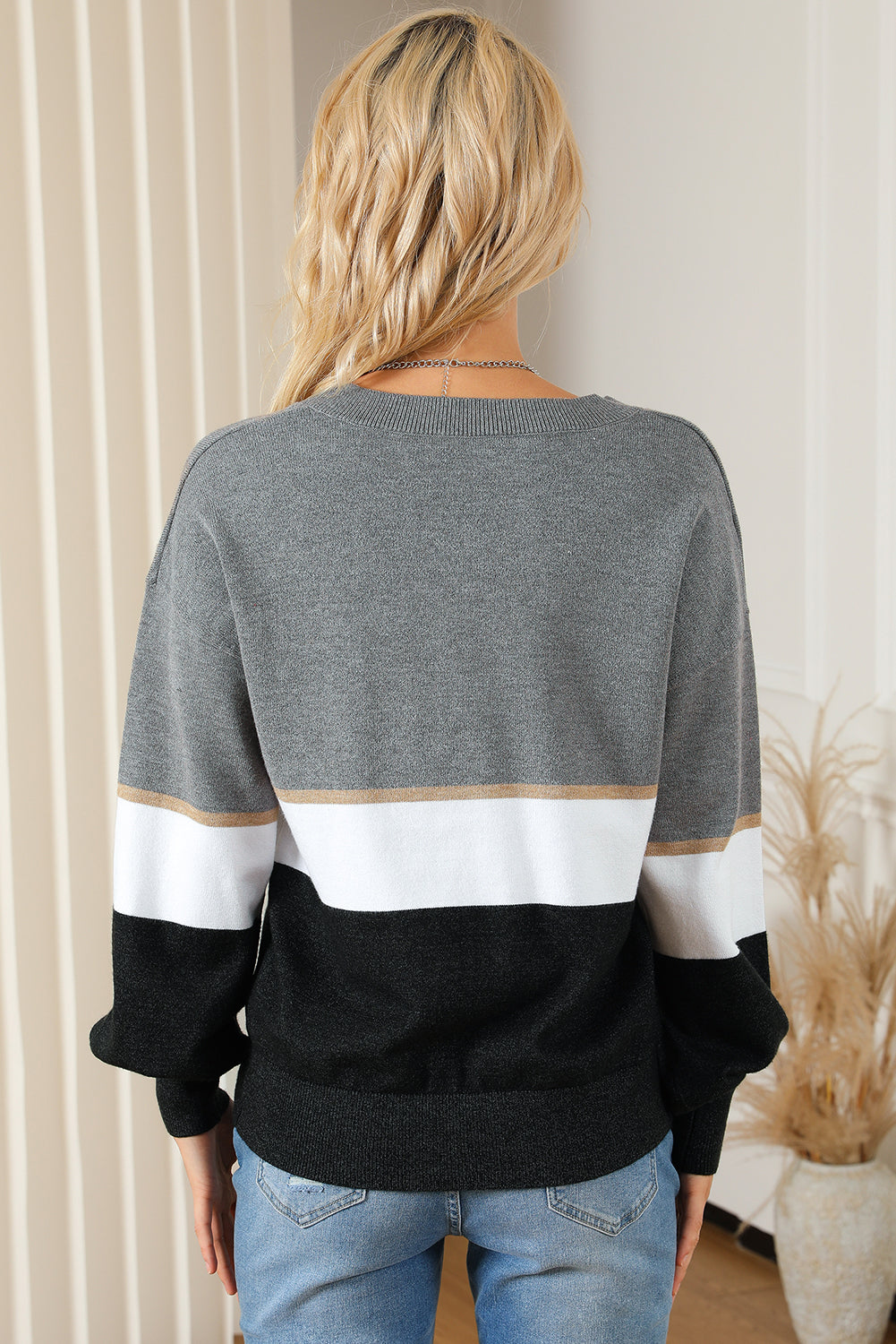 Grauer Colorblock-Pullover mit V-Ausschnitt