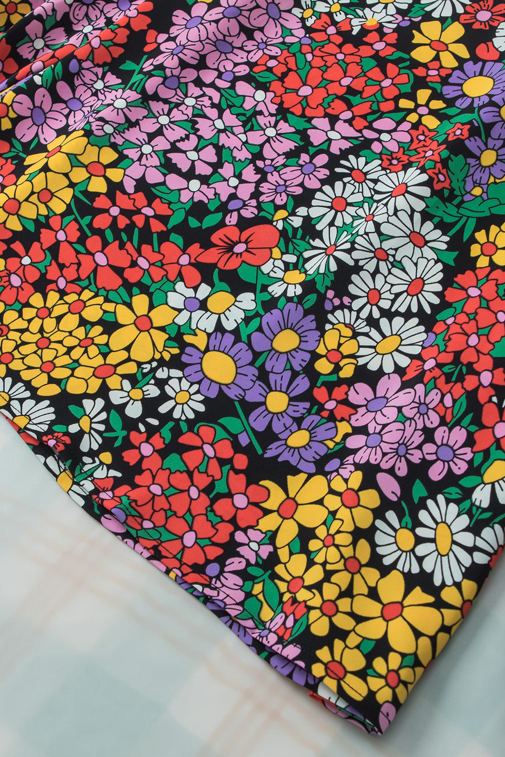 Rosafarbene Bluse mit Blumenmuster, Armbandärmeln und V-Ausschnitt