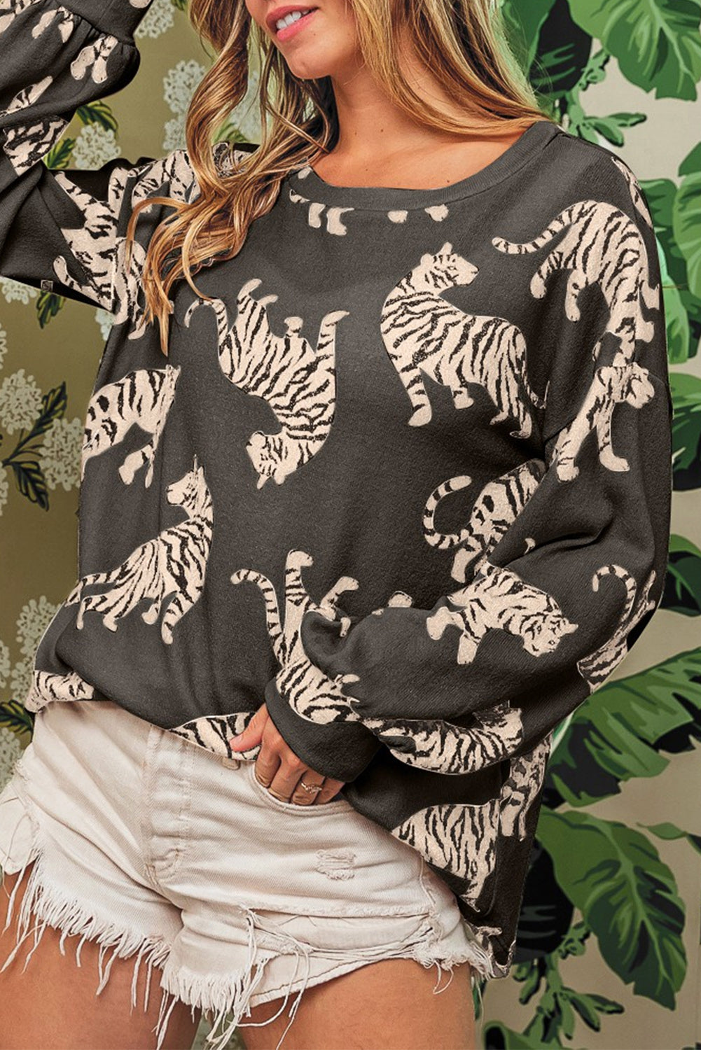 Lässiges Sweatshirt mit lebhaftem Tiger-Print in Taupe