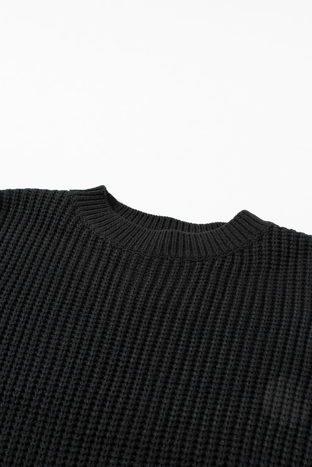 Črn pleten pulover z rokavi in ​​spuščenimi rokavi