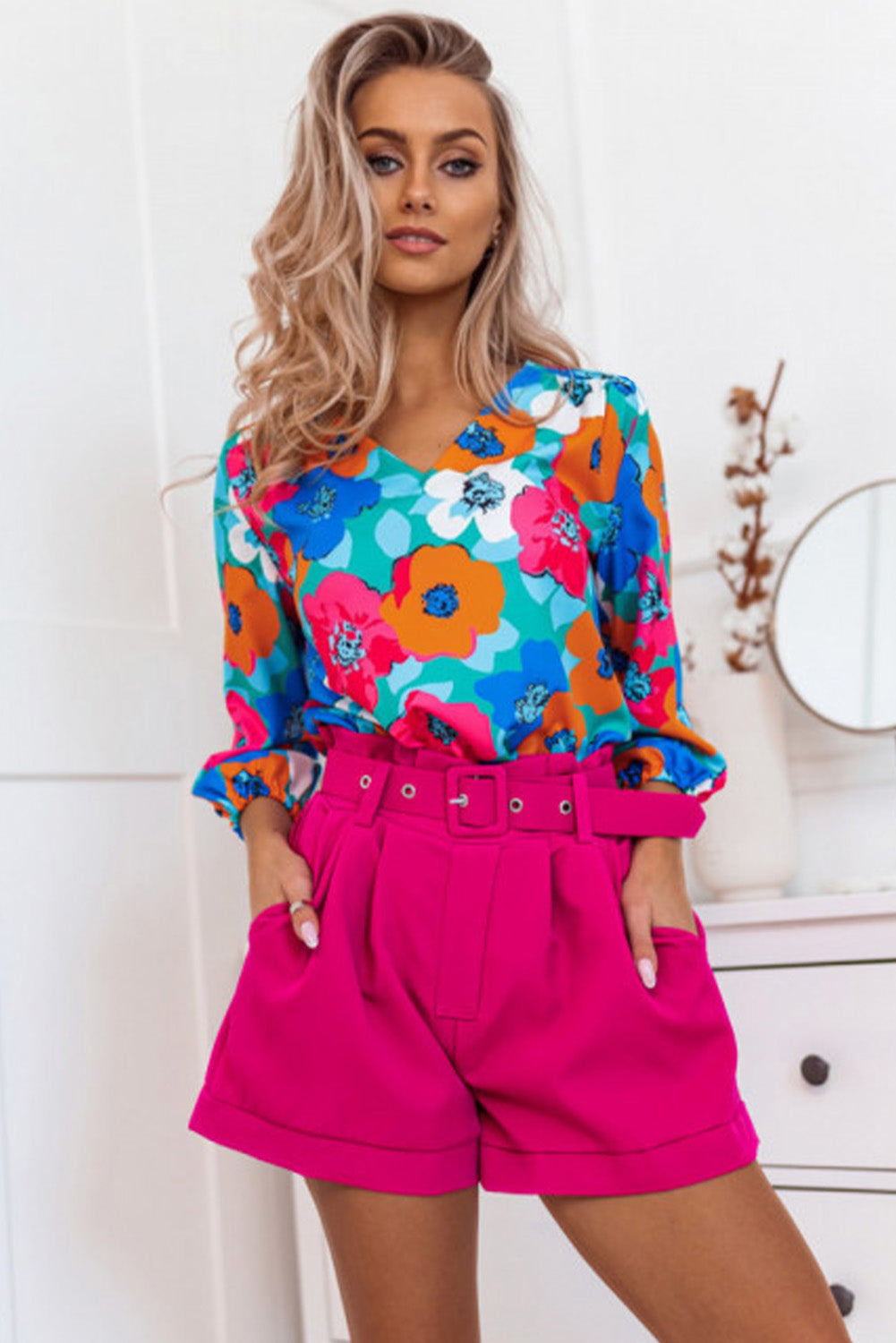 Rosafarbene, mehrfarbige Bluse mit Blumenmuster und V-Ausschnitt und 3/4-Ärmeln
