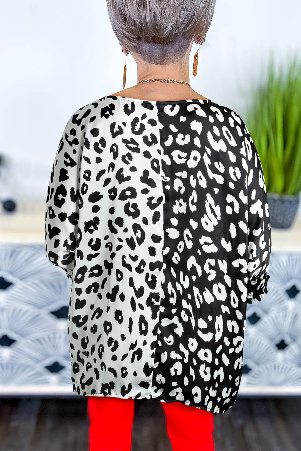Schwarze Plus-Size-Bluse mit kontrastierenden Leopardenmuster und halben Ärmeln