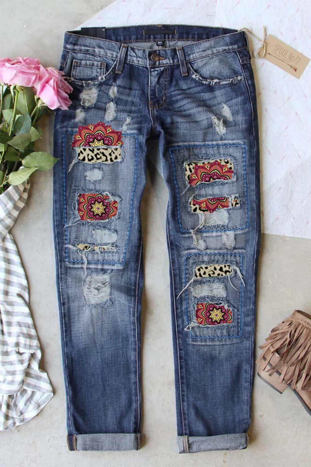 Jeans effetto consumato a vita media patchwork con motivo leopardato