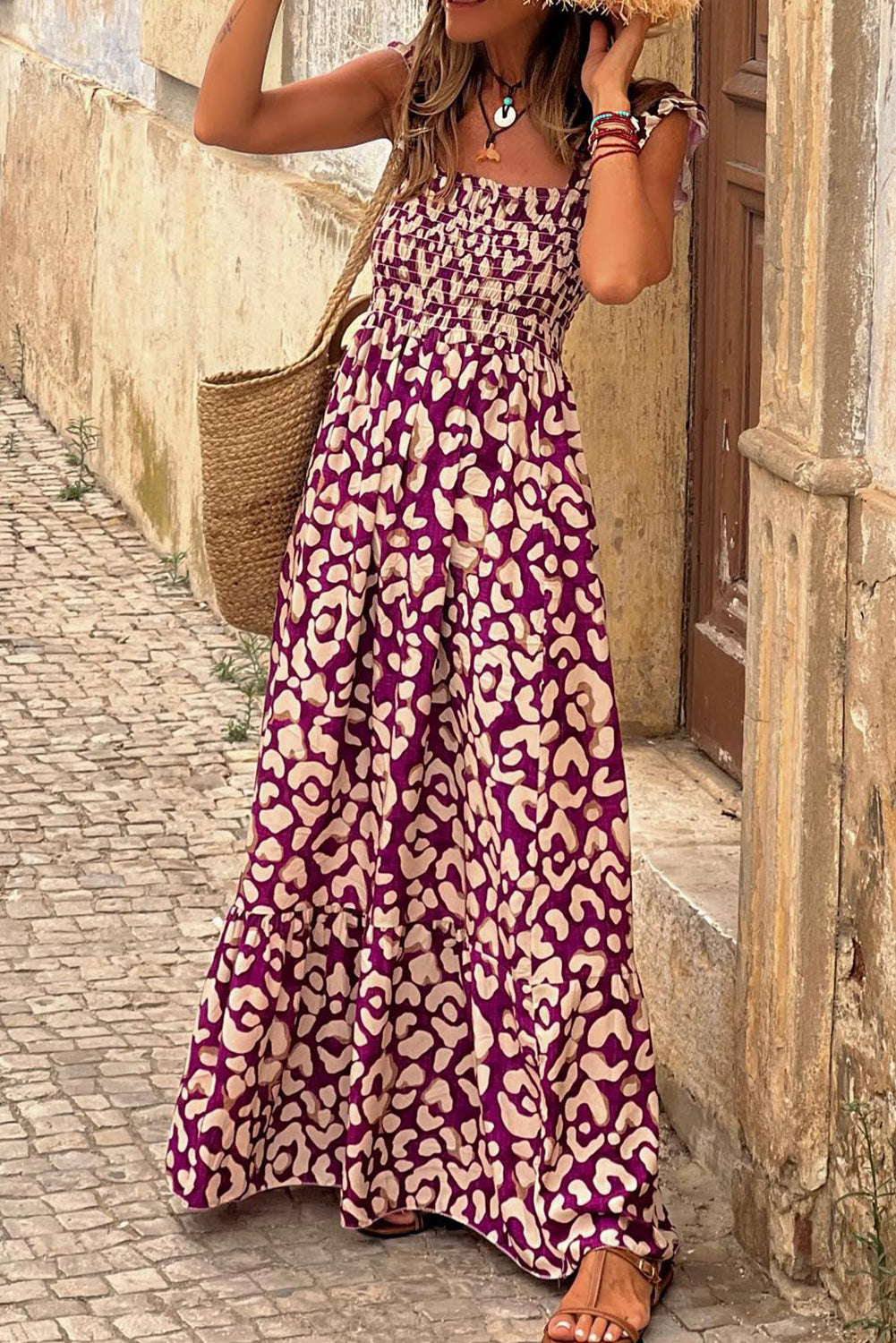 Langes, gesmoktes Kleid mit hoher Taille und Rosen-Leoparden-Rüschenträgern