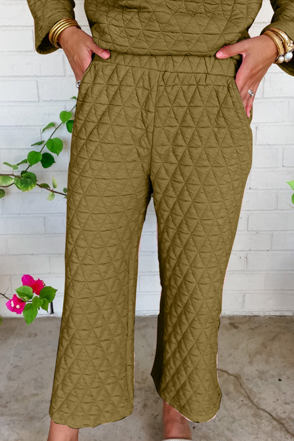 Tenue pull et pantalon matelassés unis vert sauge