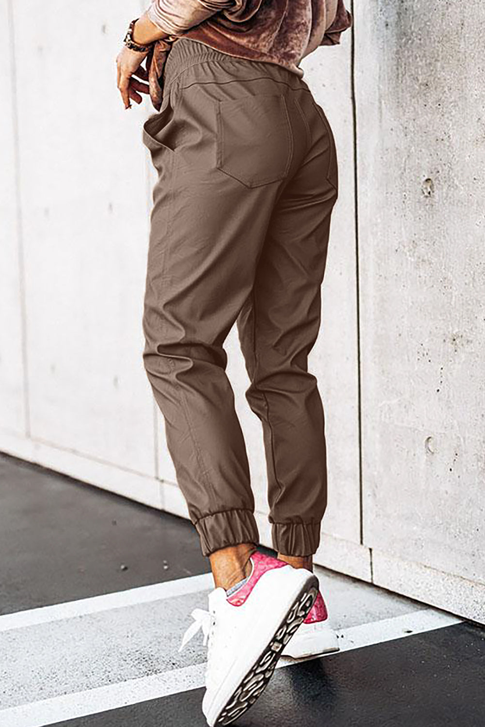 Rjave usnjene jogger hlače z zavezovanjem