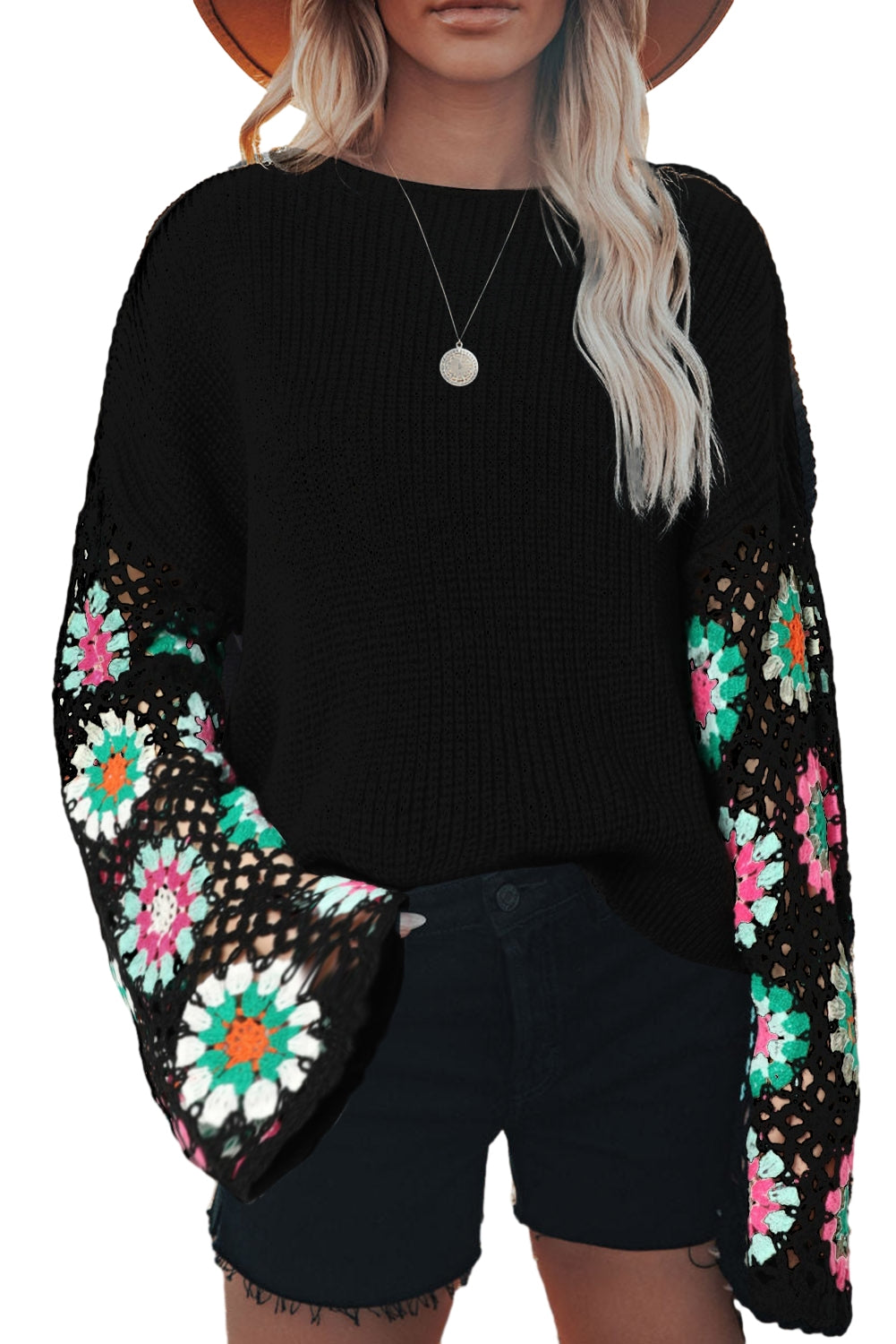 Schwarzer lockerer Pullover mit gehäkelten Glockenärmeln und Blumenmuster