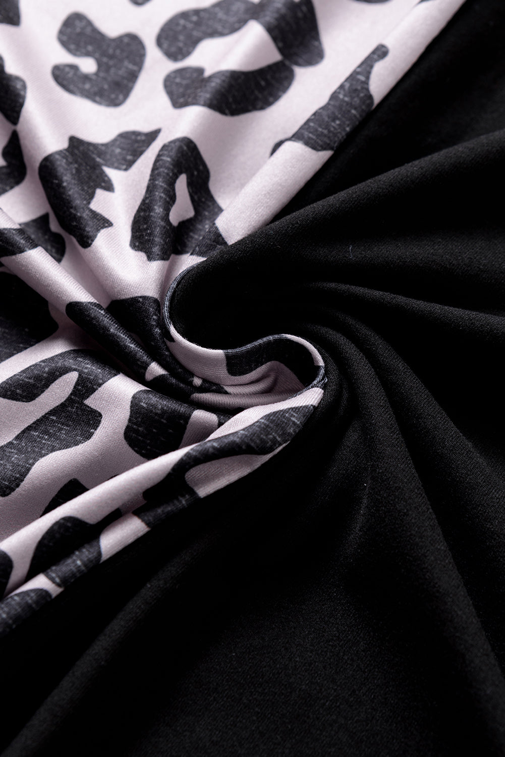 Crna polu-leopard patchwork majica velikih veličina