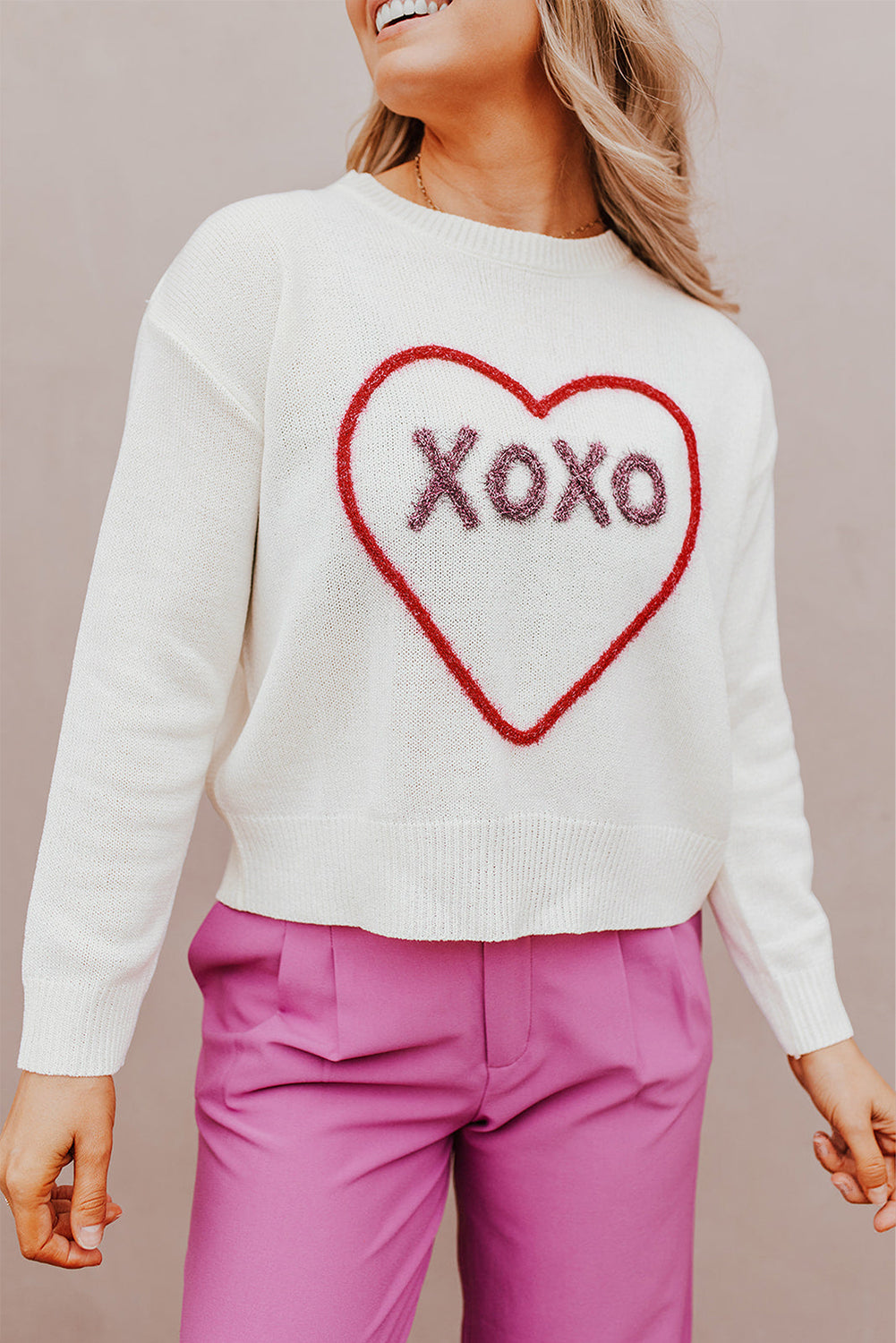 Pull en tricot côtelé à épaules tombantes et motif coeur XOXO blanc
