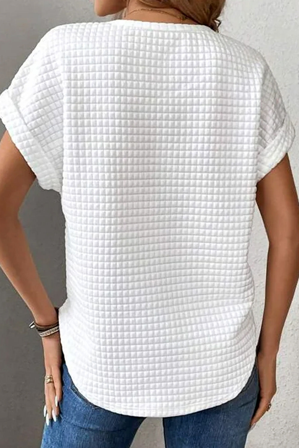 Weiß kariertes, strukturiertes T-Shirt mit Fledermausärmeln