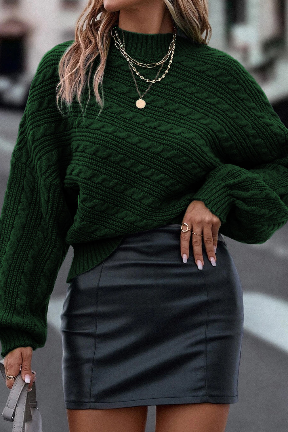 Črnkasto zelen pleten pulover z navideznim ovratnikom in lanternami