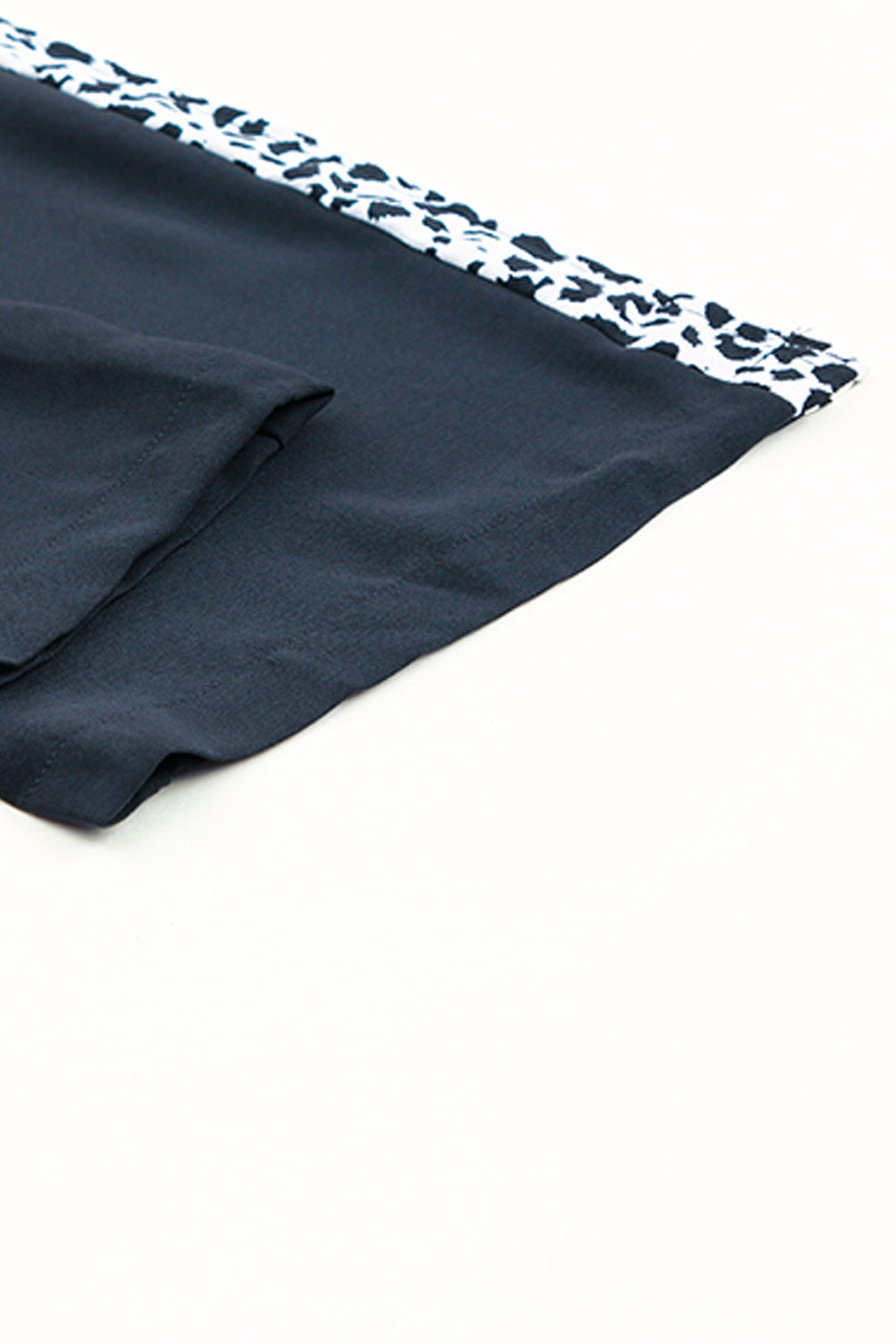 Kombinezon širokih nogavica s crnim leopard patchwork naramenicama