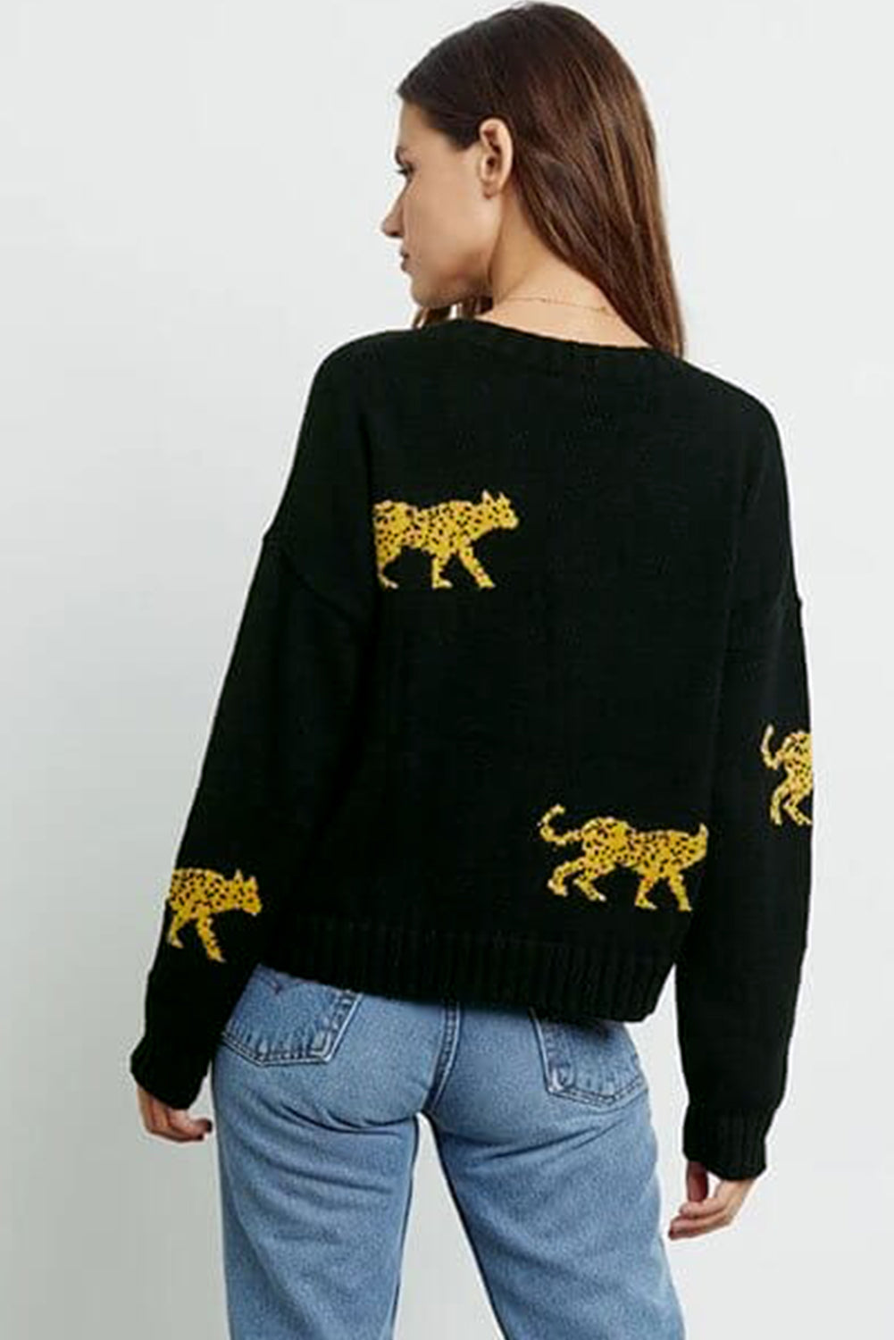 Pleten pulover z okroglim ovratnikom z vzorcem črnega geparda