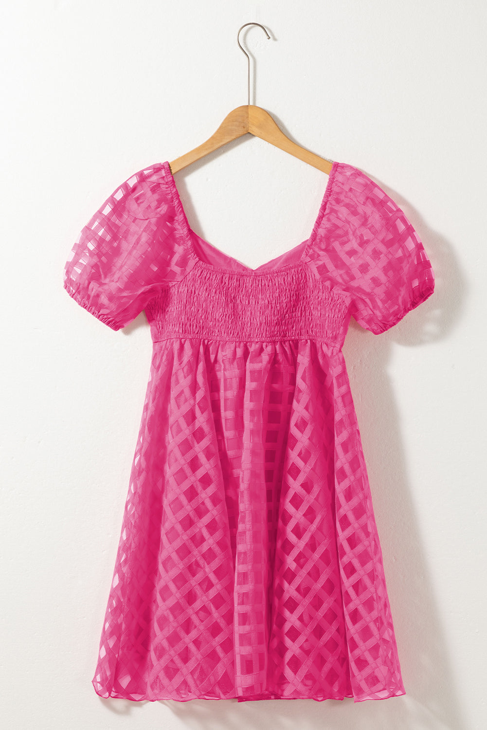 Jagodasto ružičasta karirana Babydoll haljina s puf rukavima