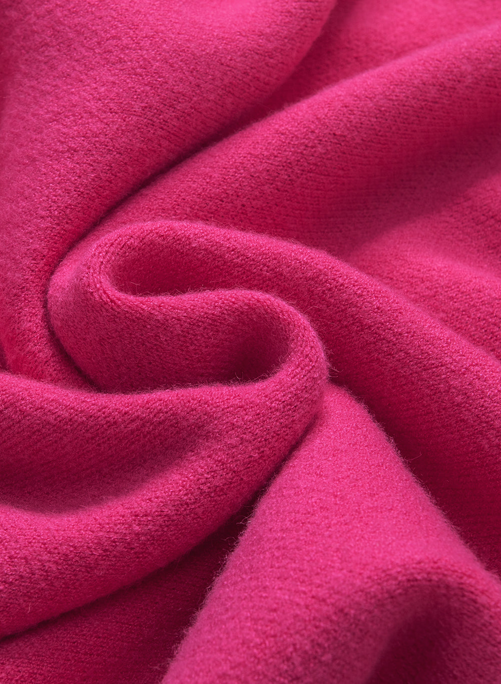 Pulover s V izrezom ukrašen ružičasto crvenim biserima