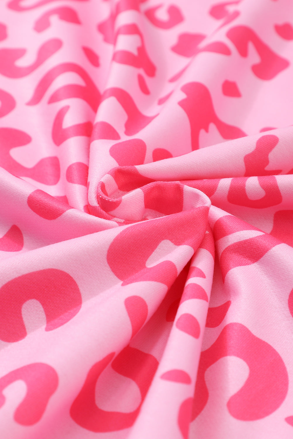 Set di due pezzi di pantaloncini con cravatta in raso a maniche lunghe leopardati rosa