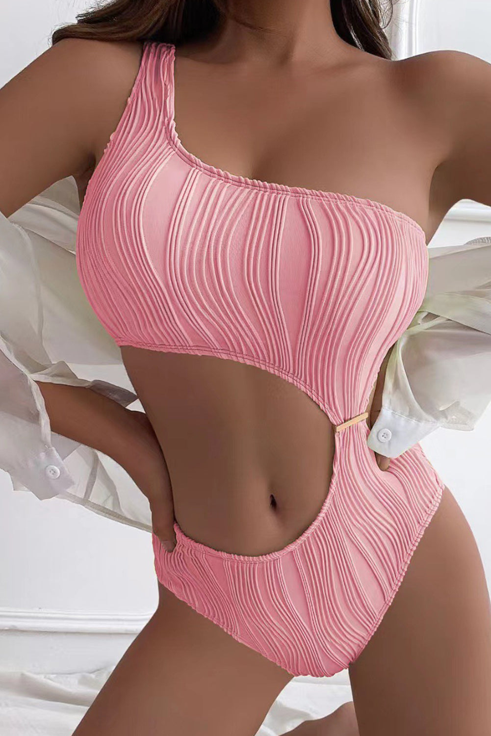 Rosafarbener, gewellter, strukturierter One-Shoulder-Monokini mit Cut-Outs