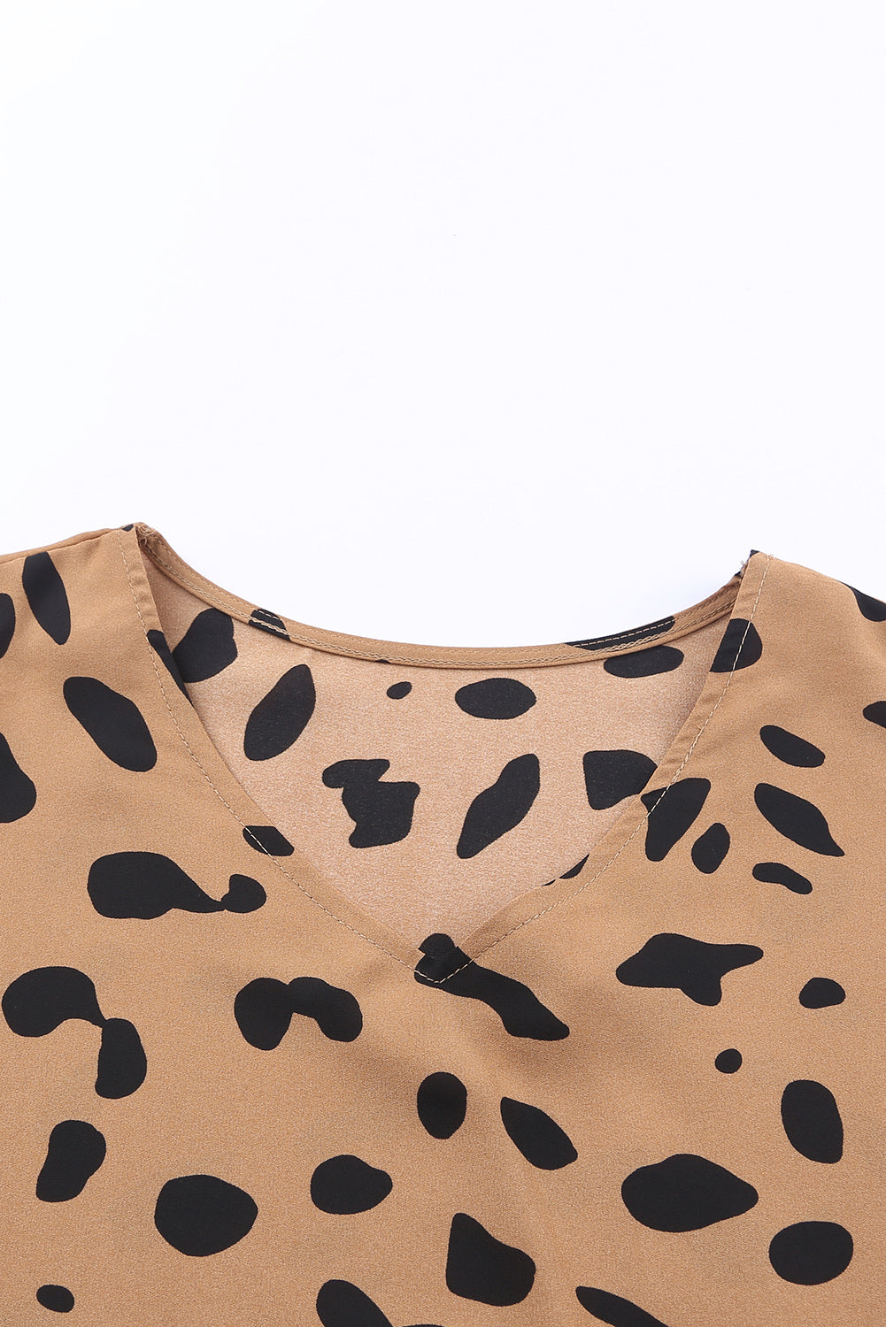 Široka bluza s leopard v izrezom i naboranim manžetama