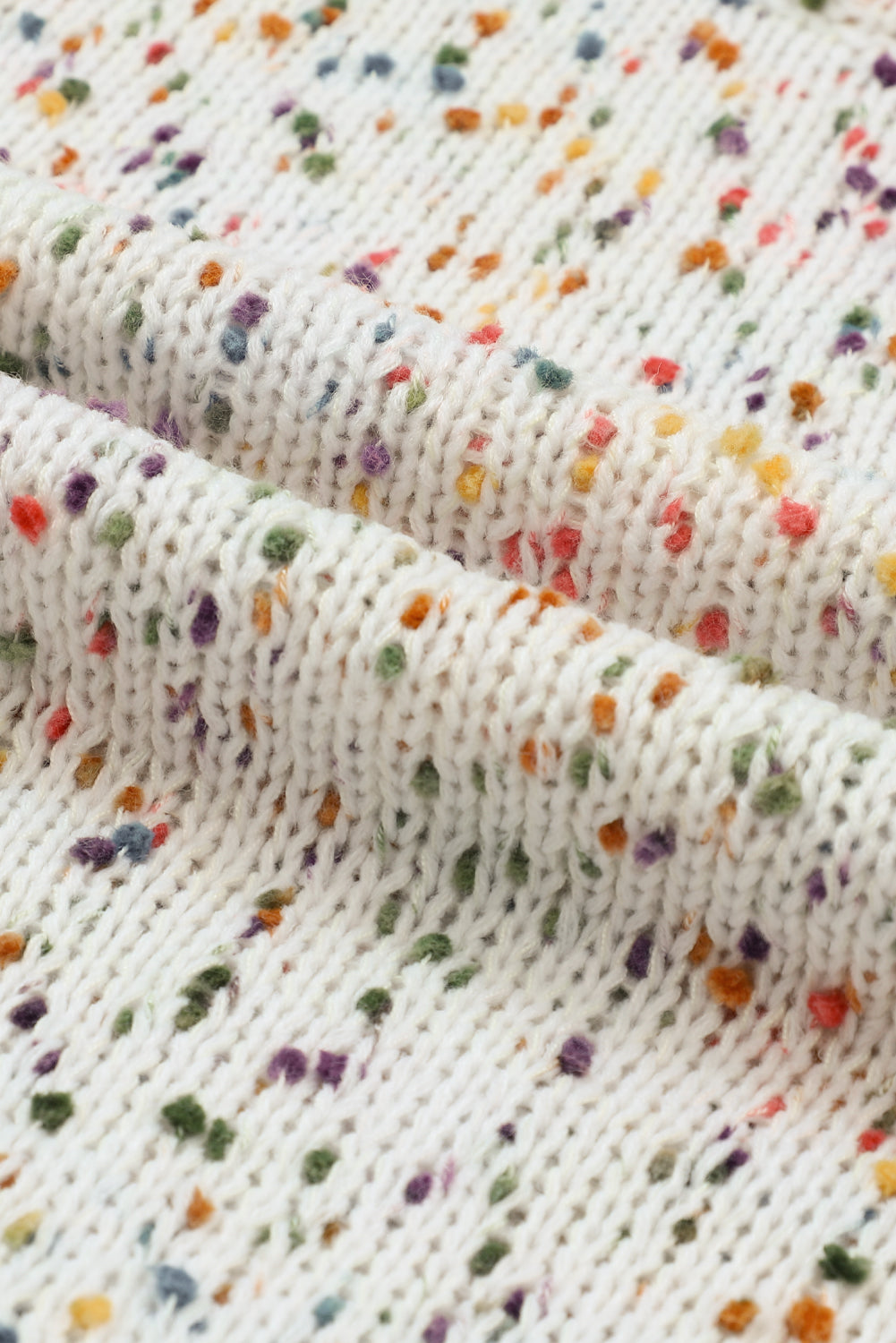 Svijetli francuski bež šareni pleteni pulover s okruglim izrezom na točkice