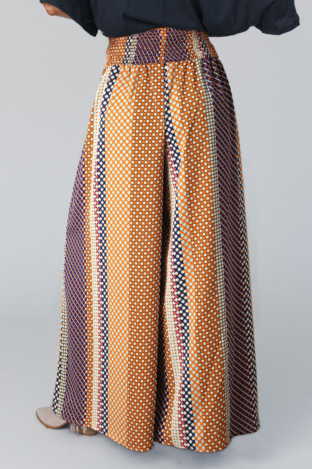 Široke hlače visokog struka s višebojnim geometrijskim printom