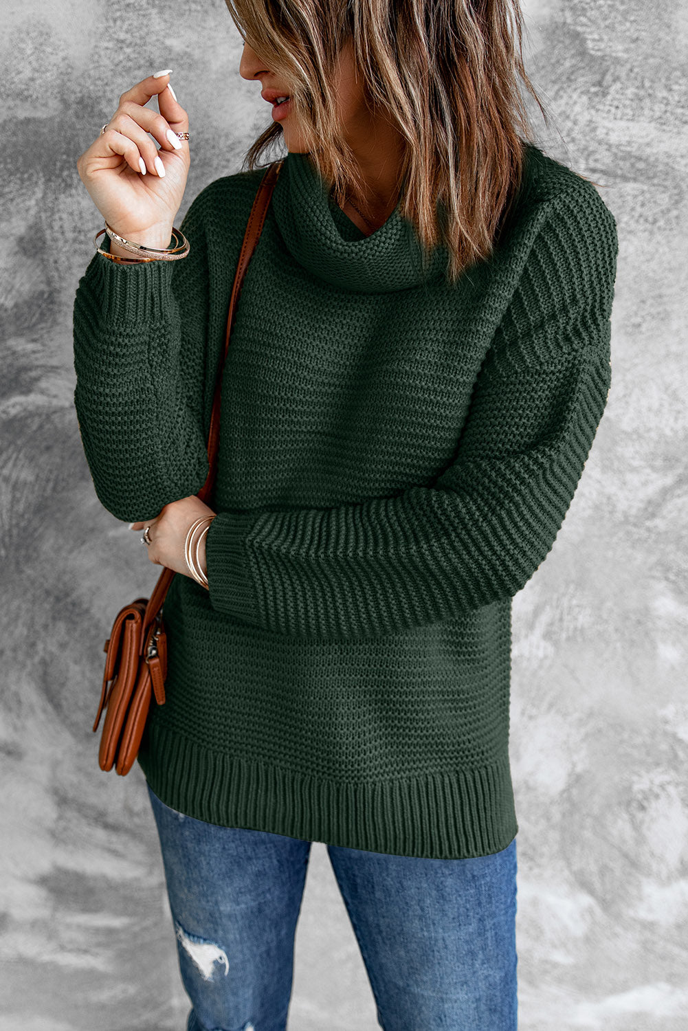 Žajbljevo zelen udoben pulover z dolgimi rokavi in ​​visokim ovratnikom