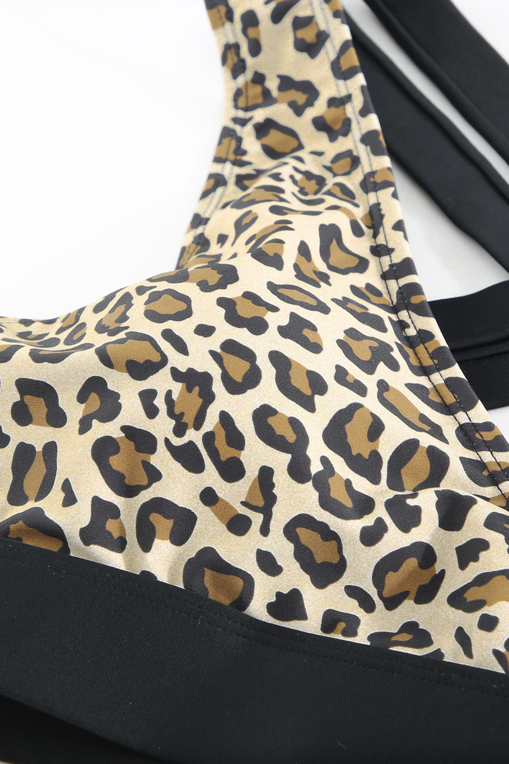 Ensemble de bikini imprimé léopard croisé dans le dos