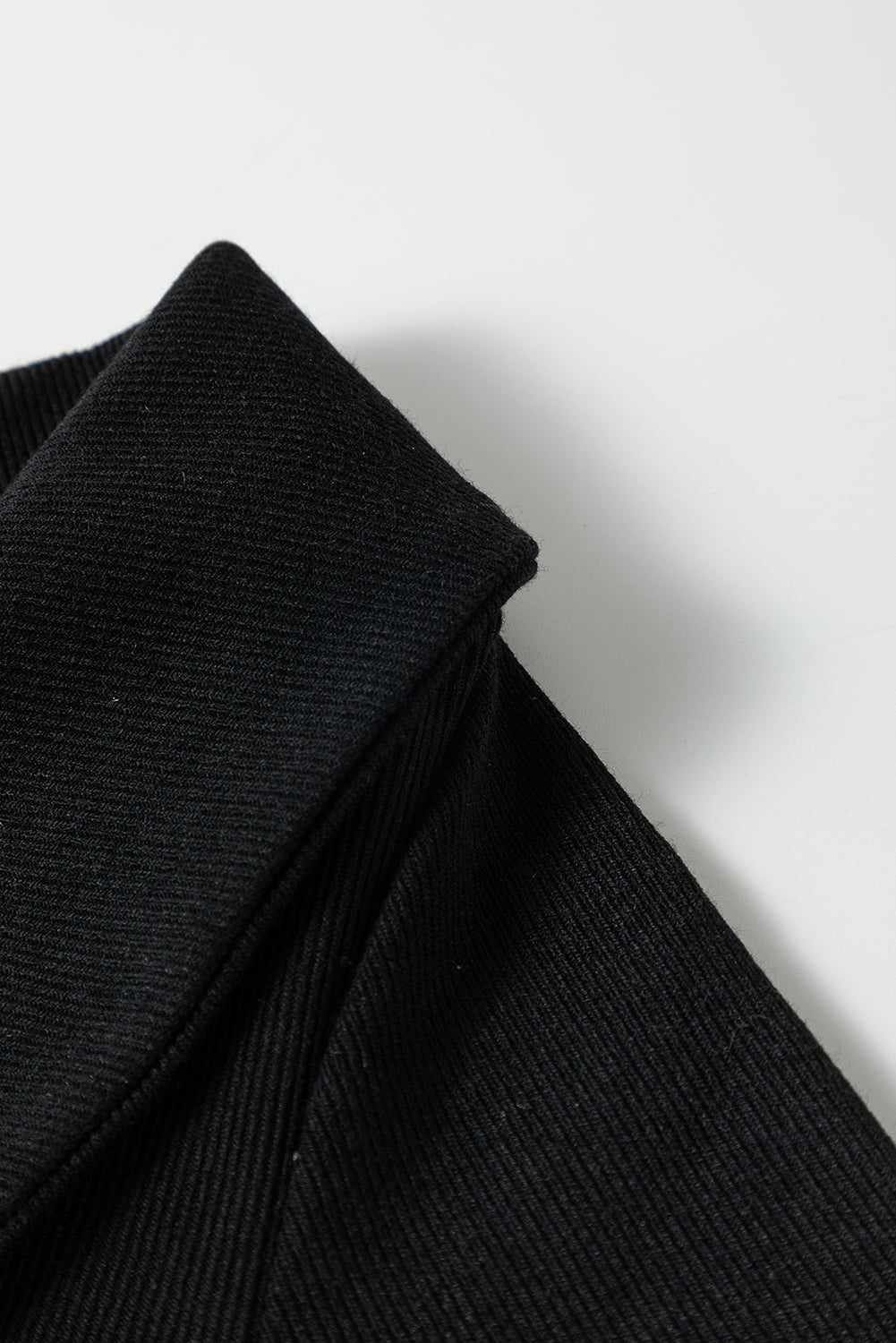 Črna majica z dolgimi rokavi z rebrastim prekrižanim V izrezom