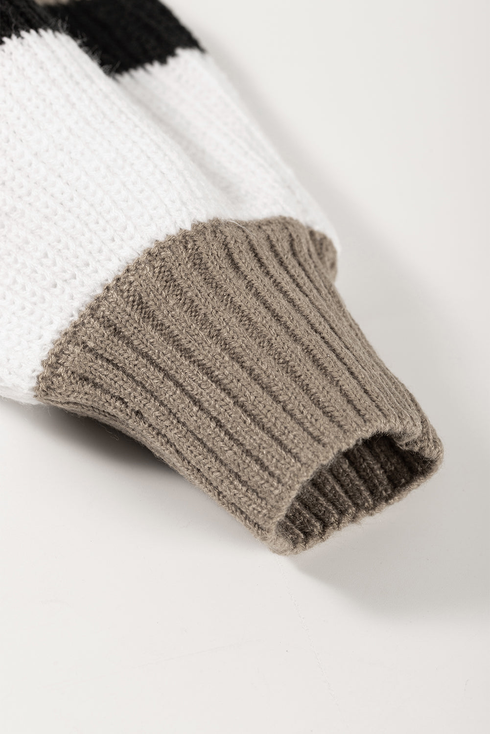 Pull en tricot à motif color block rayé gris