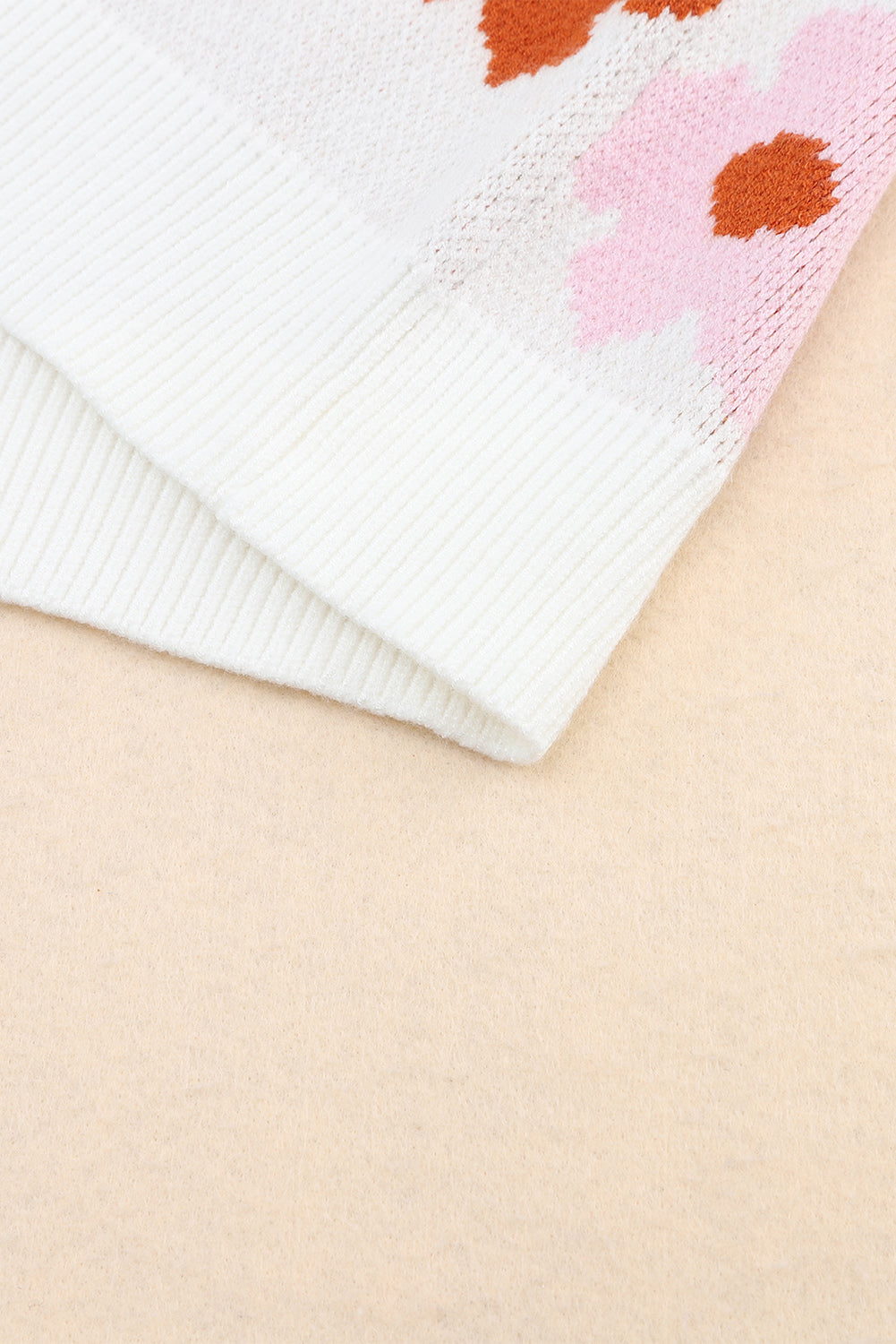 Maglione con orlo a coste lavorato a maglia a fiori dolci rosa