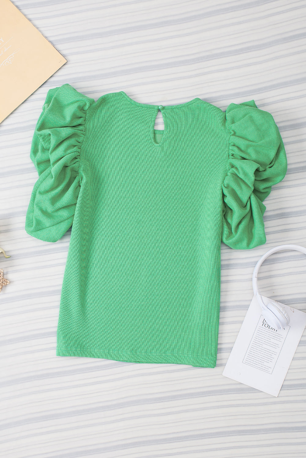Zelena rebrasta pletena bluza s napuhanim rukavima