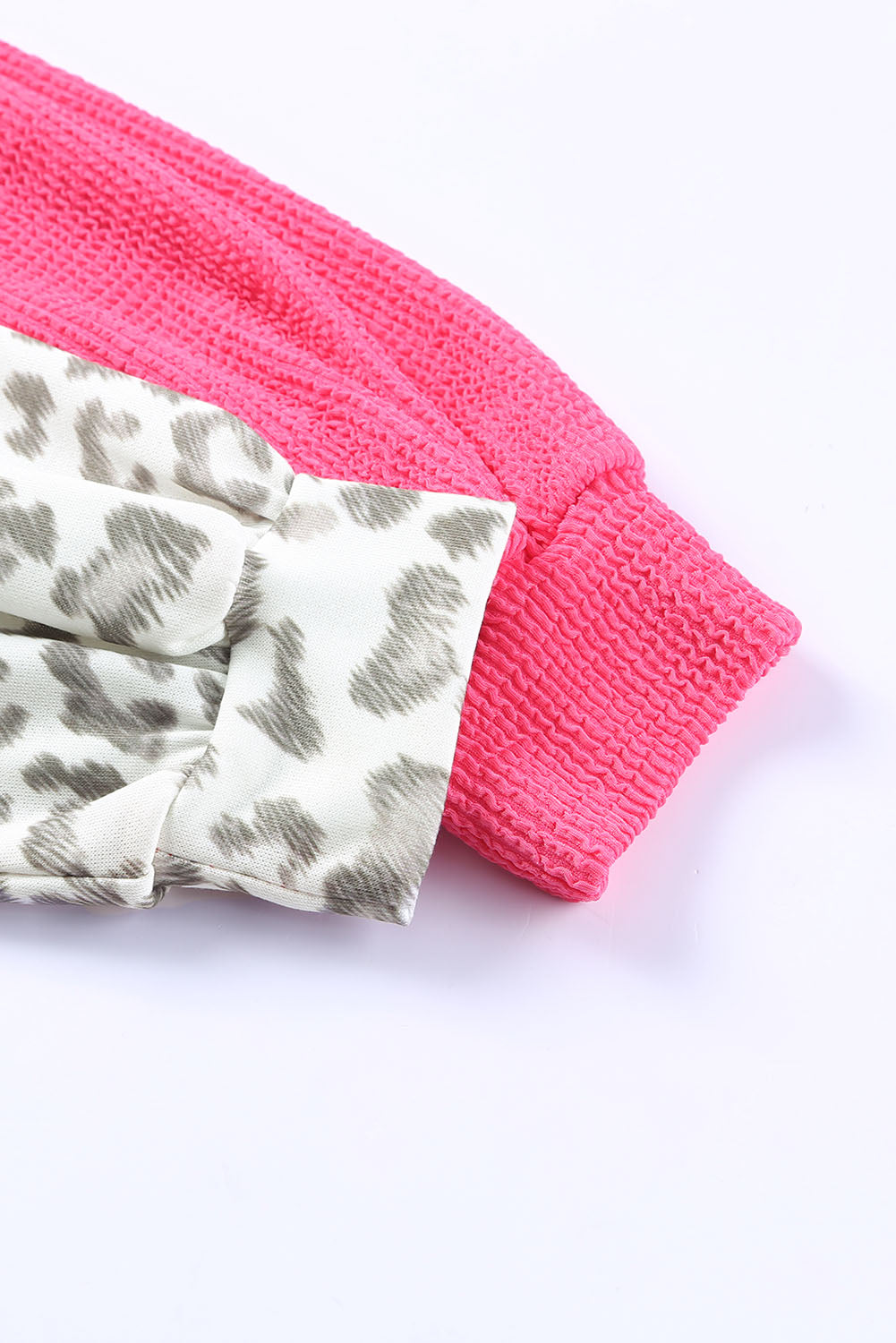 Top a maniche lunghe a coste a blocchi di colore patchwork leopardato rosa
