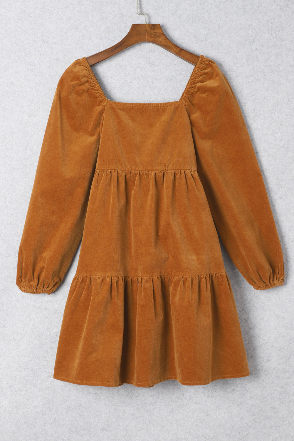 Mini-robe en velours côtelé à plusieurs niveaux, col carré, manches bouffantes et châtain