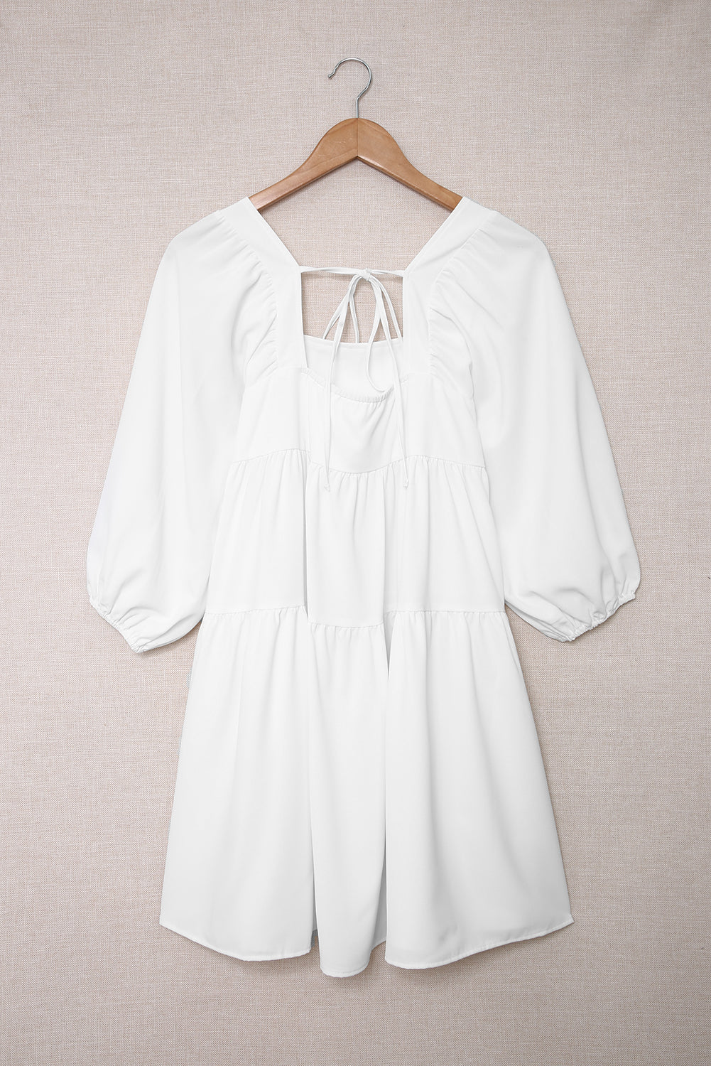 Mini-robe blanche à col carré, demi-manches, haute et basse