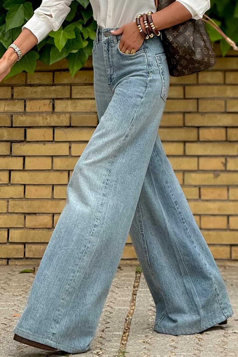 Jeans lunghi a vita alta con gamba extra larga e lavaggio acido blu scuro