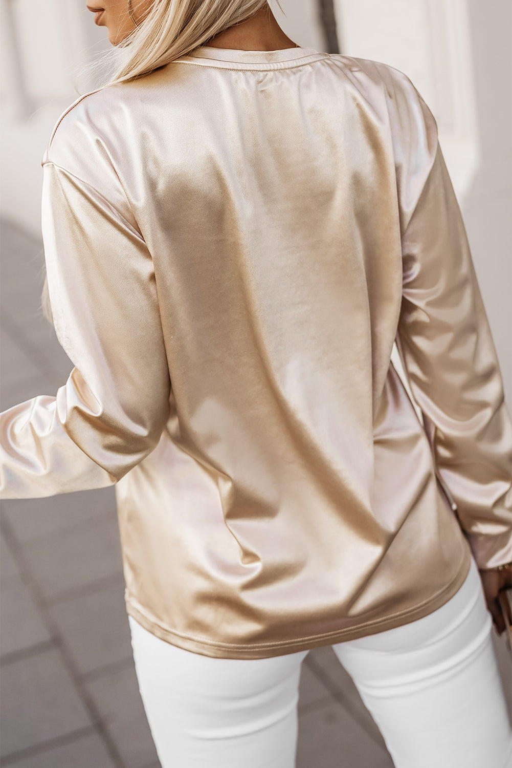 Majica z dolgimi rokavi z okroglim izrezom in naprsnimi žepi v barvi marelice