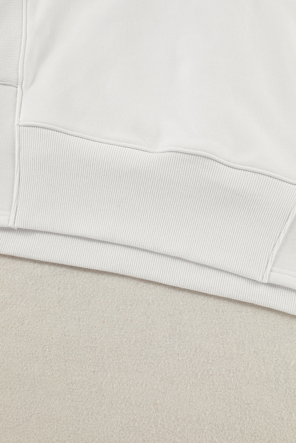 Weißes, übergroßes Pullover-Sweatshirt mit Viertelreißverschluss