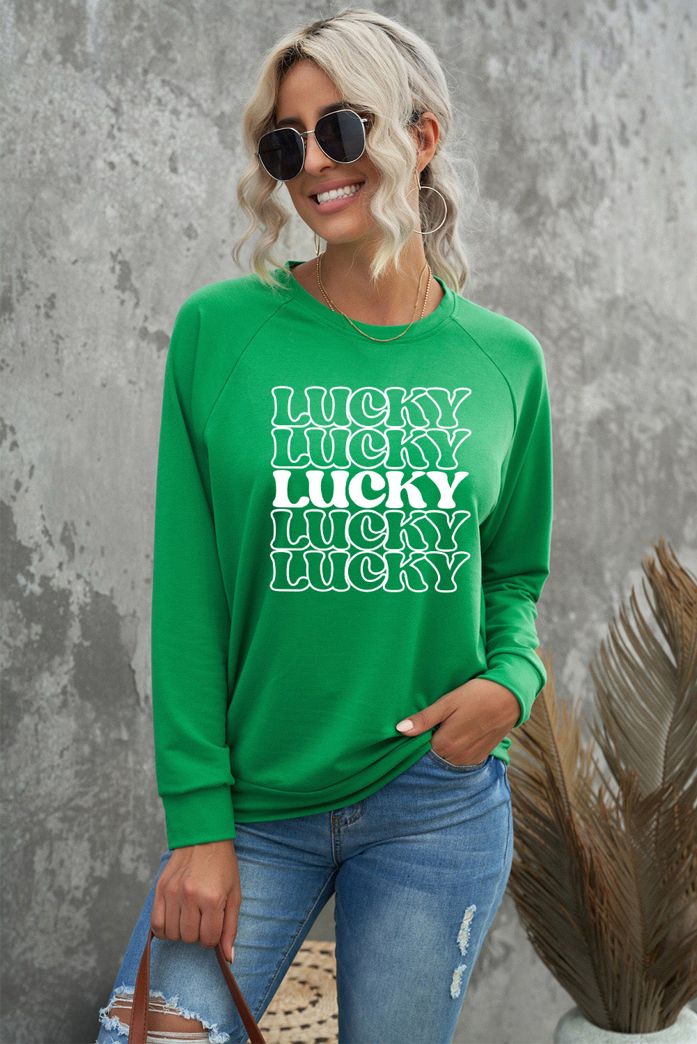 Grünes Langarm-Sweatshirt mit Rundhalsausschnitt und Lucky Letter-Print