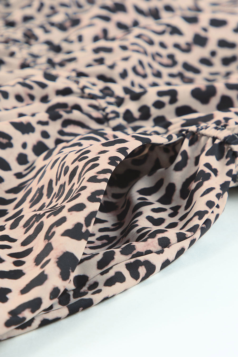 Neckholder-Strampler mit Leopardenmuster und Cinch-Taille und Taschen