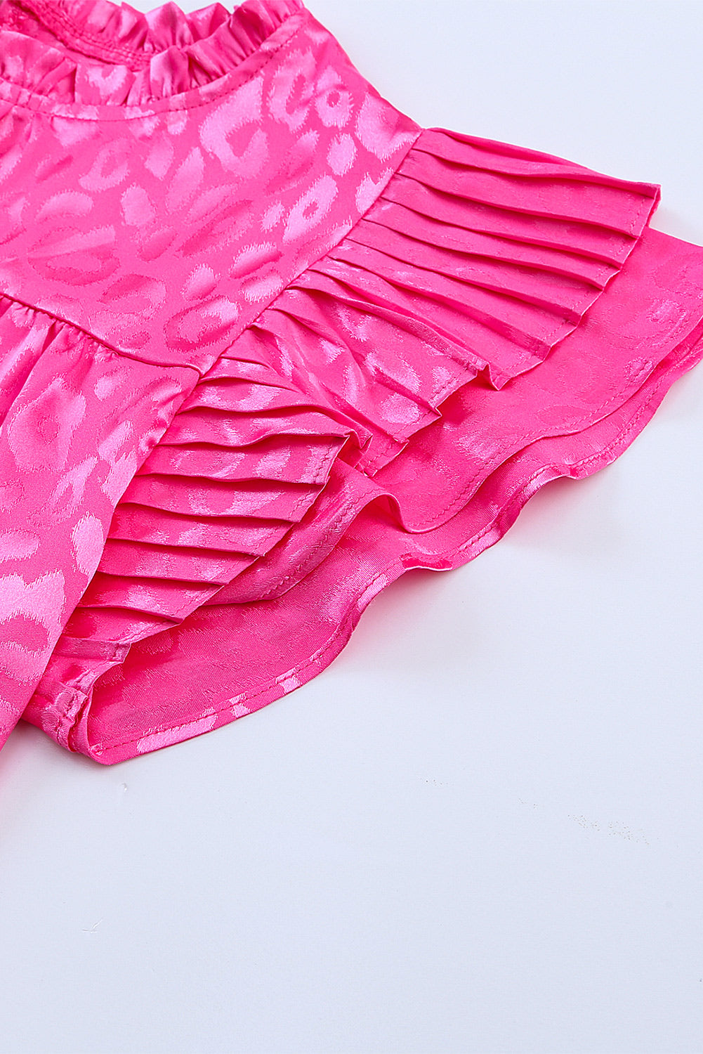 Blouse plissée à manches volantées et imprimé léopard rose
