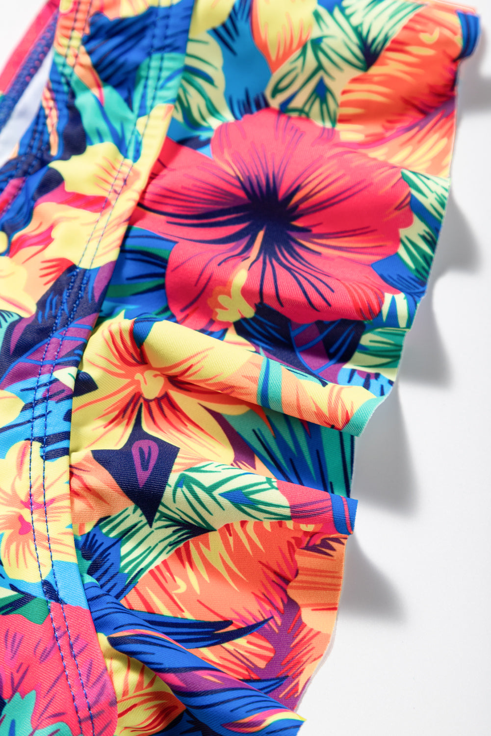 Bikini kopalke z visokim pasom in naborki na sprednji strani s cvetličnim vzorcem