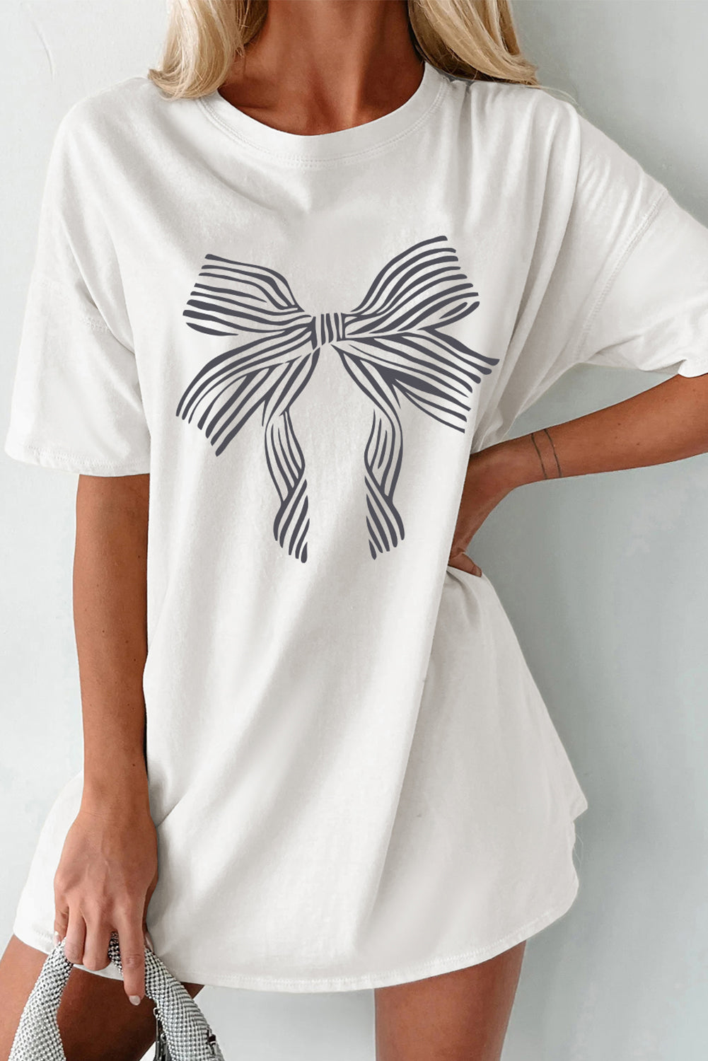 T-shirt tunica a mezza manica con nodo a righe bianche