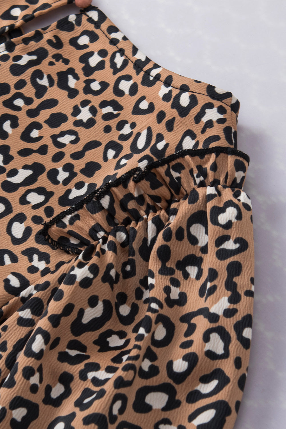 Bluza s širokimi rokavi s kostanjevim leopardjim potiskom in naborki
