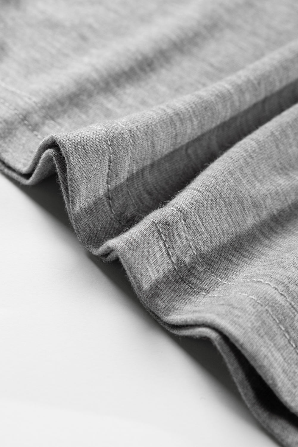 T-shirt in maglia con maniche a sbuffo plissettate grigio chiaro