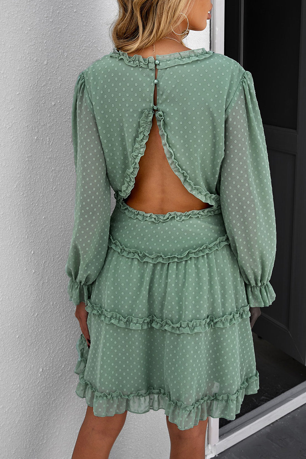 Zelena višeslojna mini haljina s otvorenim leđima i puf rukavima na švicarske točkice