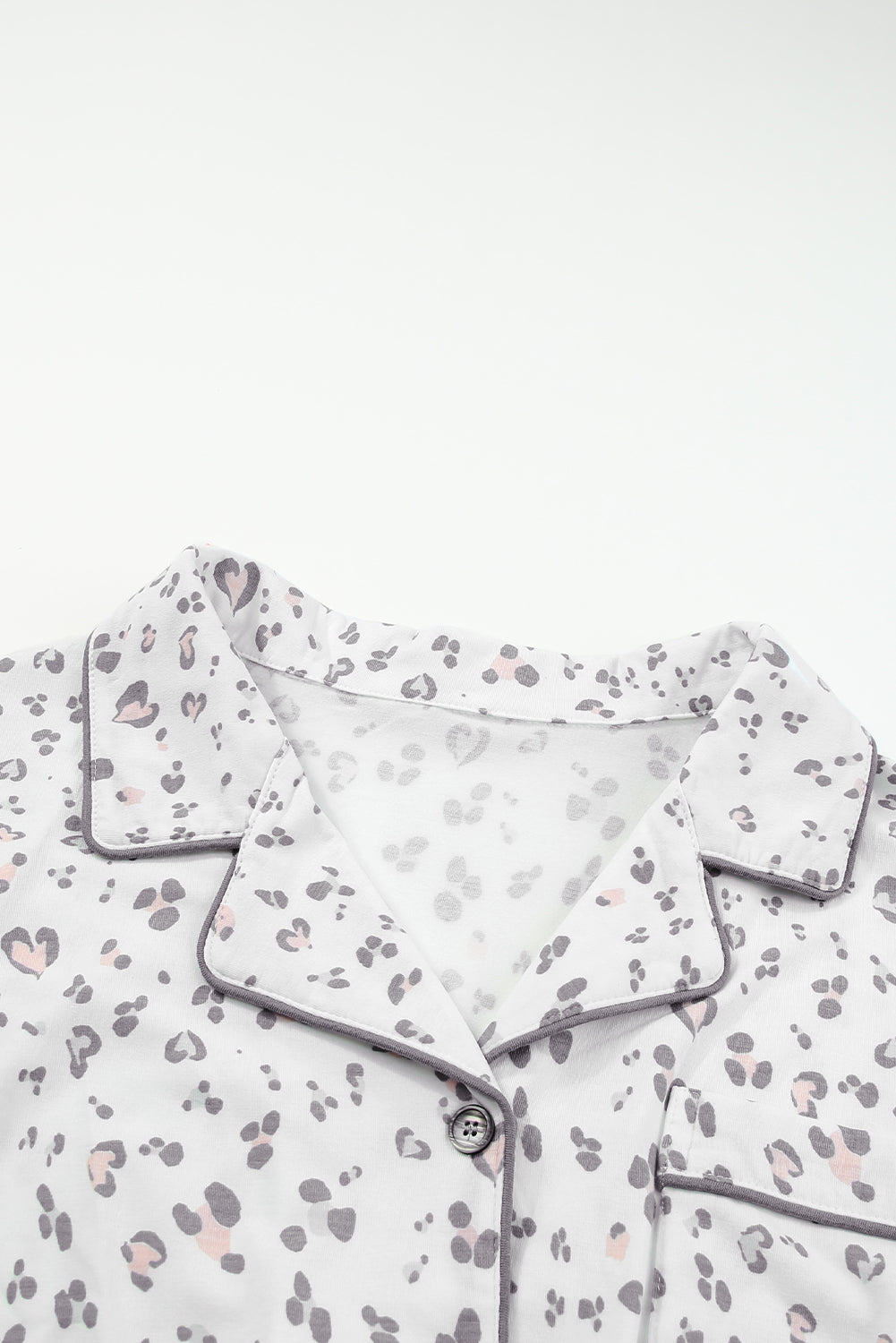 Set pigiama a maniche lunghe e pantaloni con stampa leopardata bianca