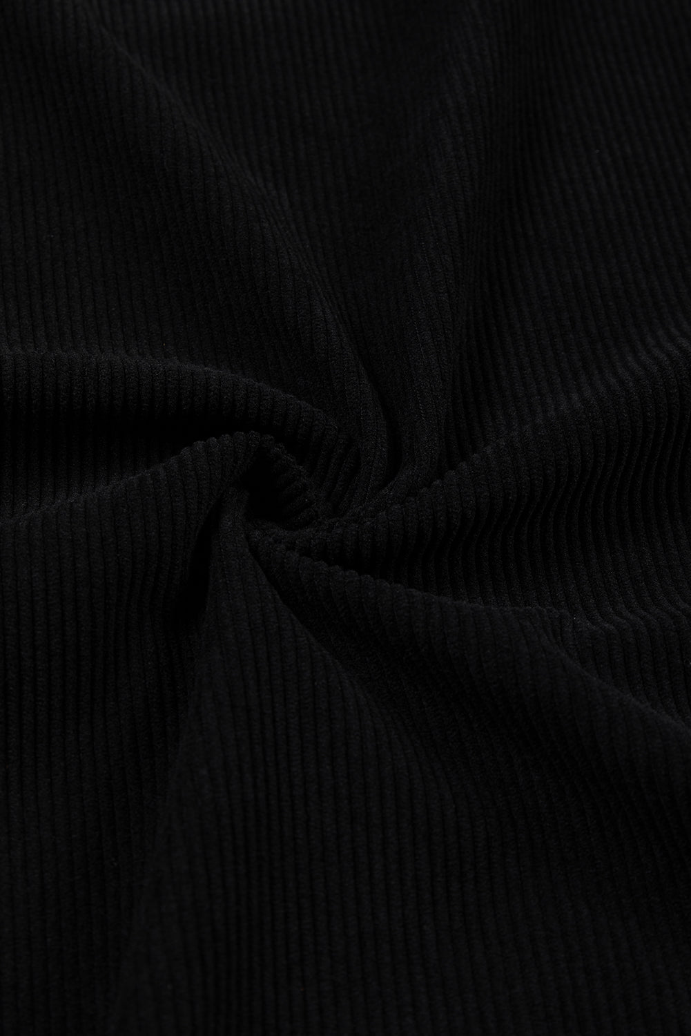 Crna velika majica s rebrastim žicom