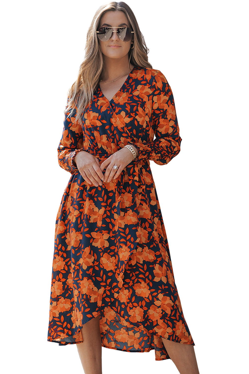 Orangefarbenes Kleid mit Blumendruck und Faux-Wickel-Gürtel